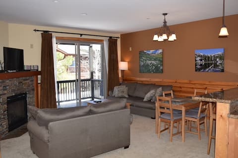 Top Airbnb: Truckee Condo/Boulders-Outdoor Adventures Await! in Truckee