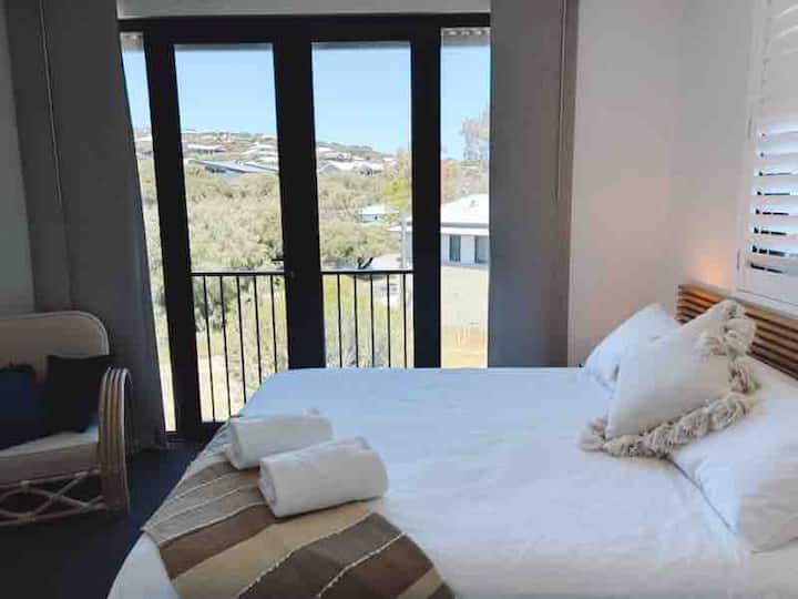 Glavna spavaća soba sa spojenom kupaonicom 