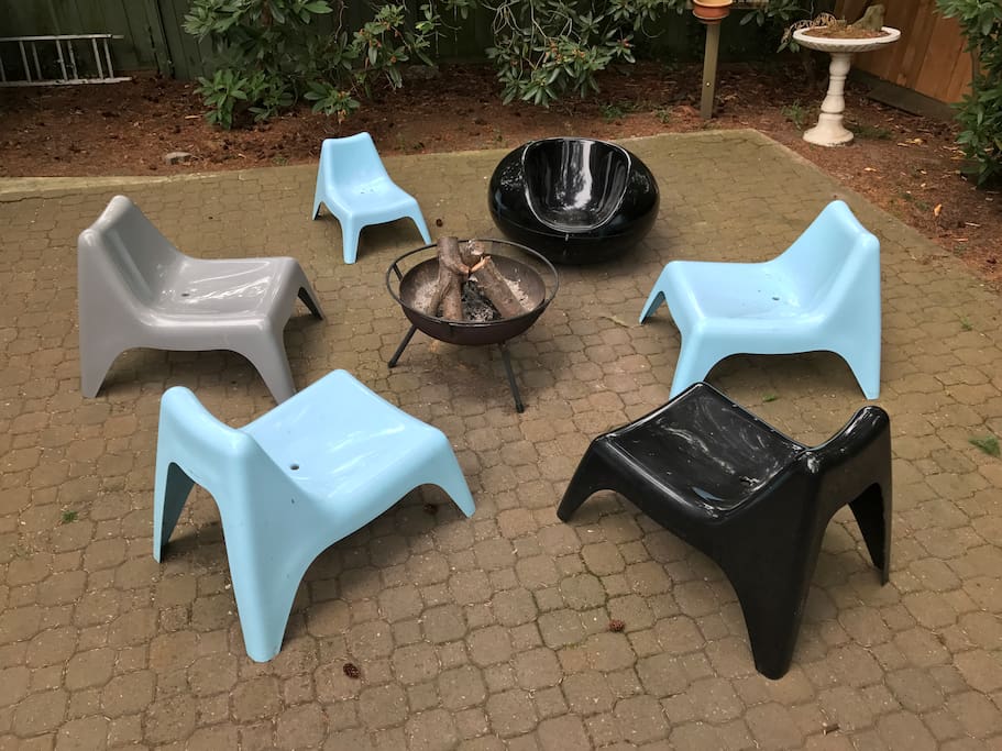 Backyard fire pit