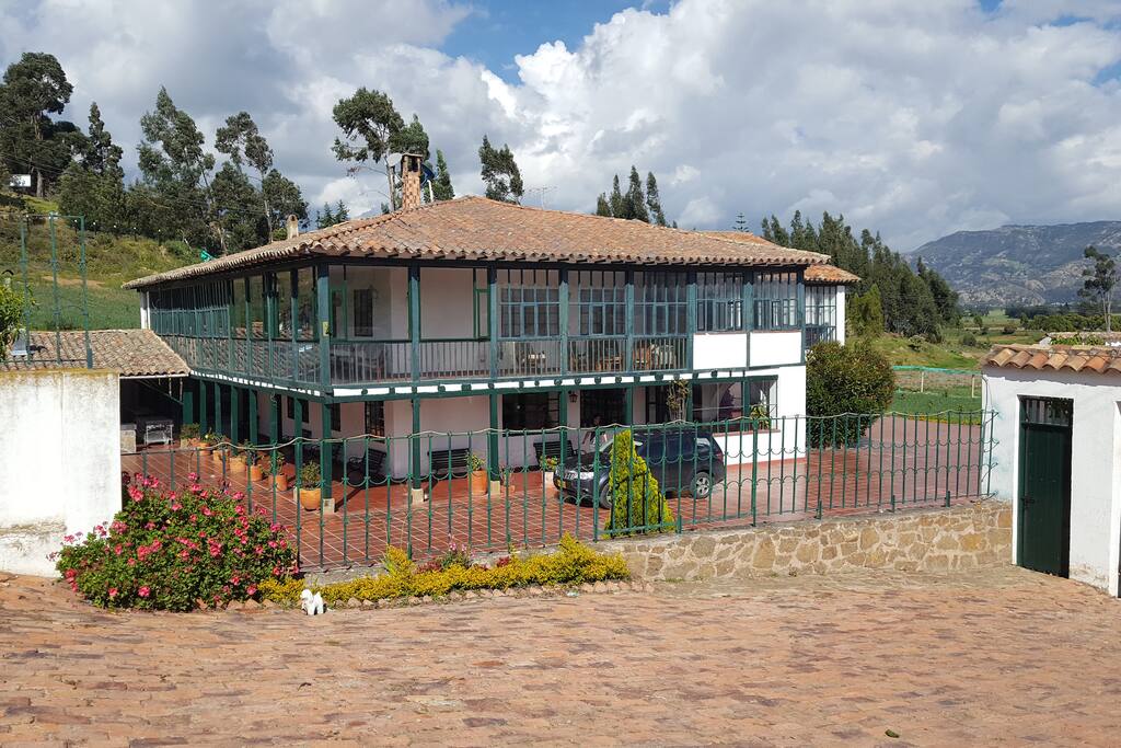 Usted podra recorredr la Hacienda, ver el cultivo de frutales y la fabrica de tejidos que se encuentra en este mismo lugar.
