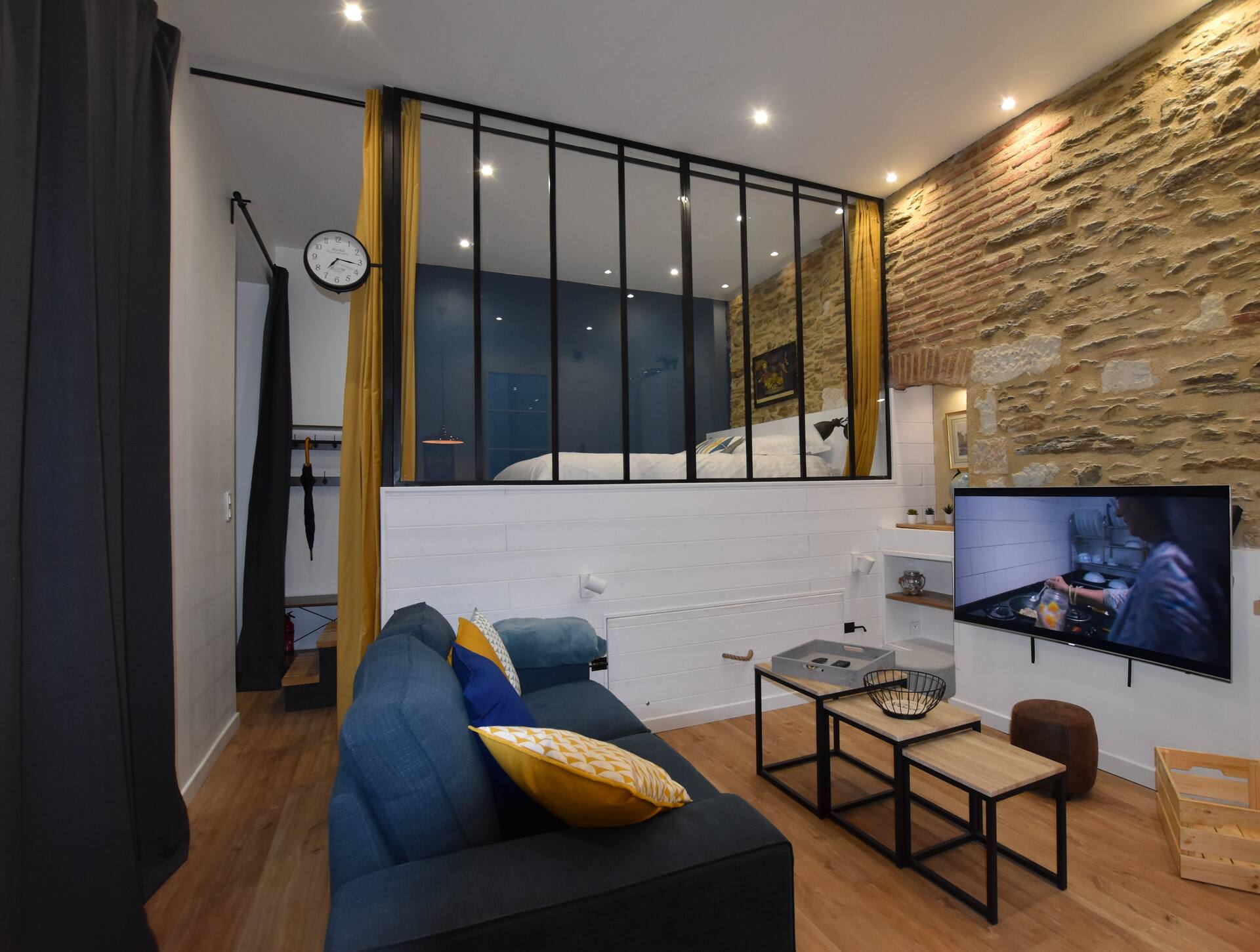 Travelers' Nest + Parking, Linen Included + Wifi