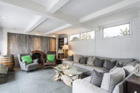 Dream house 1-block from beach (just renovated!)