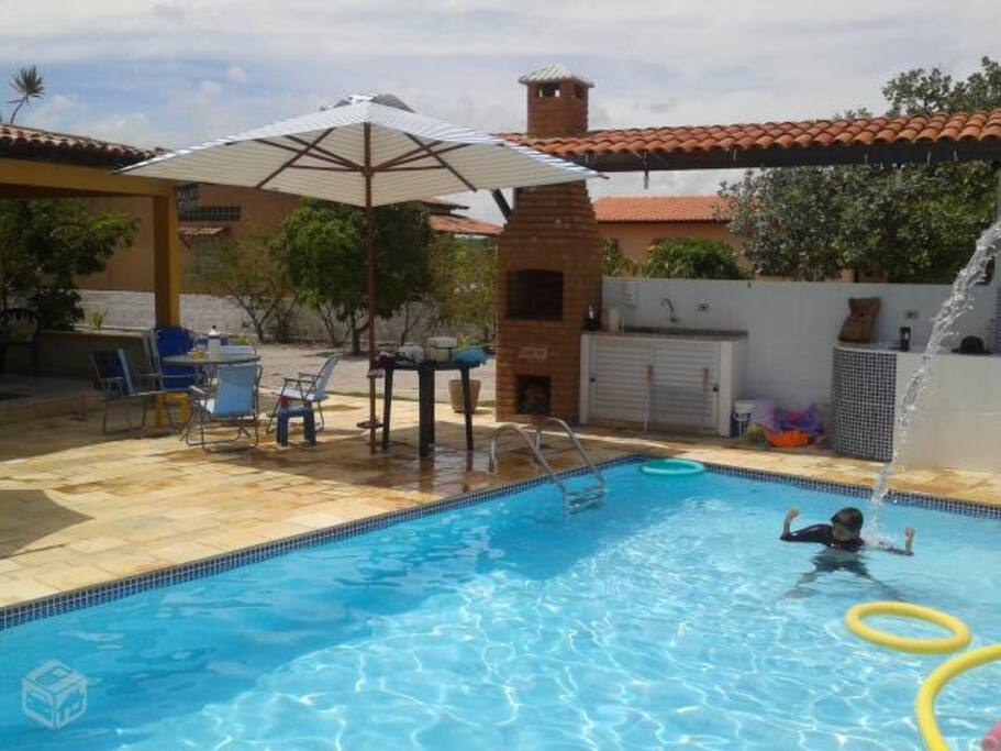 Piscina com vista do terreno