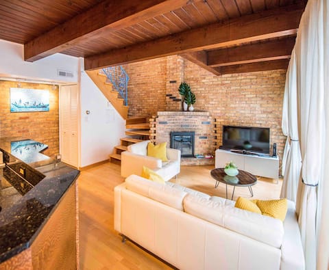 Unique Lincoln Park Duplex Apt