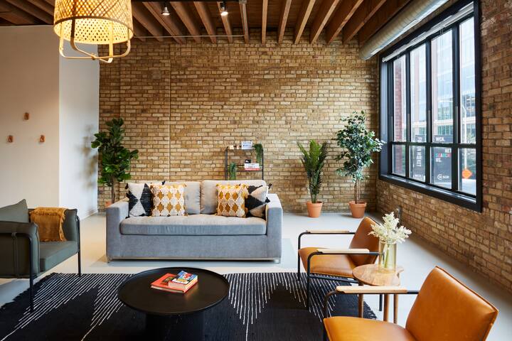 Beautiful Luxury Loft in Fulton Market, Sleeps 12 gallery image 3