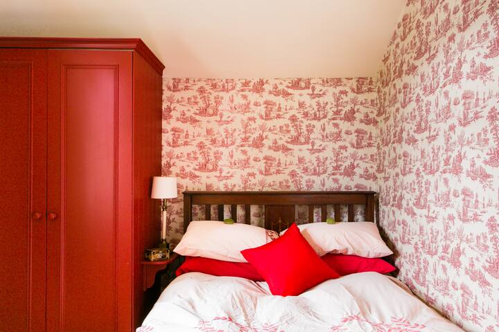 Stunning Redbrick Period Property in an Old Residential Area gallery image 3