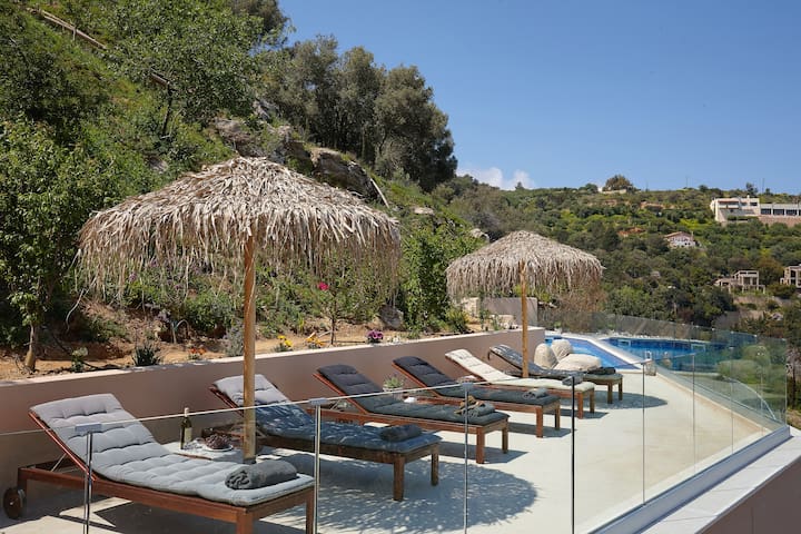 Sea view Villa Omikron with private Pool !