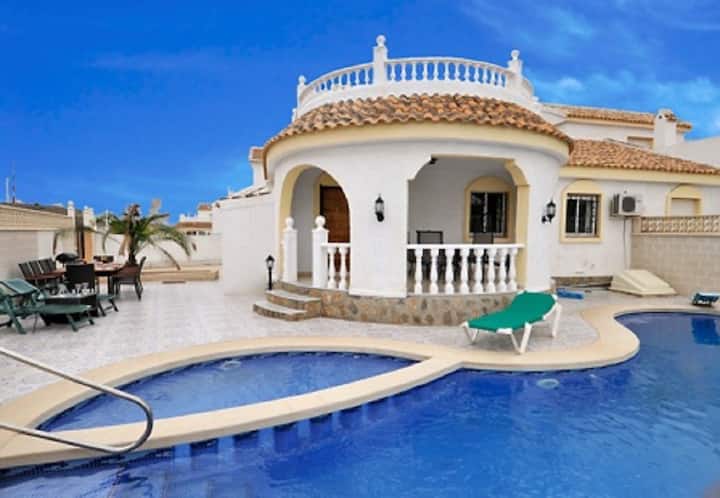 Large private Villa with Pool and Rooftop Terrace!
