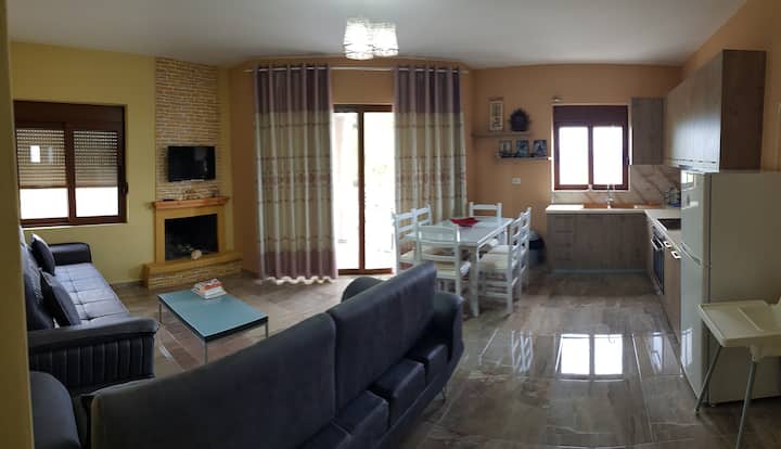 Big Apartment In Villa - Sarandë