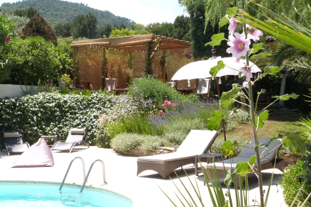 piscine chauffée et espace détente