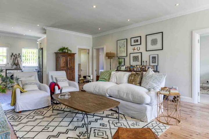 Designer Cottage gallery image 4