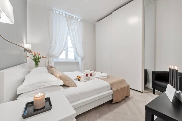 Romantico appartamento in centro TREVI APARTMENT gallery image 3