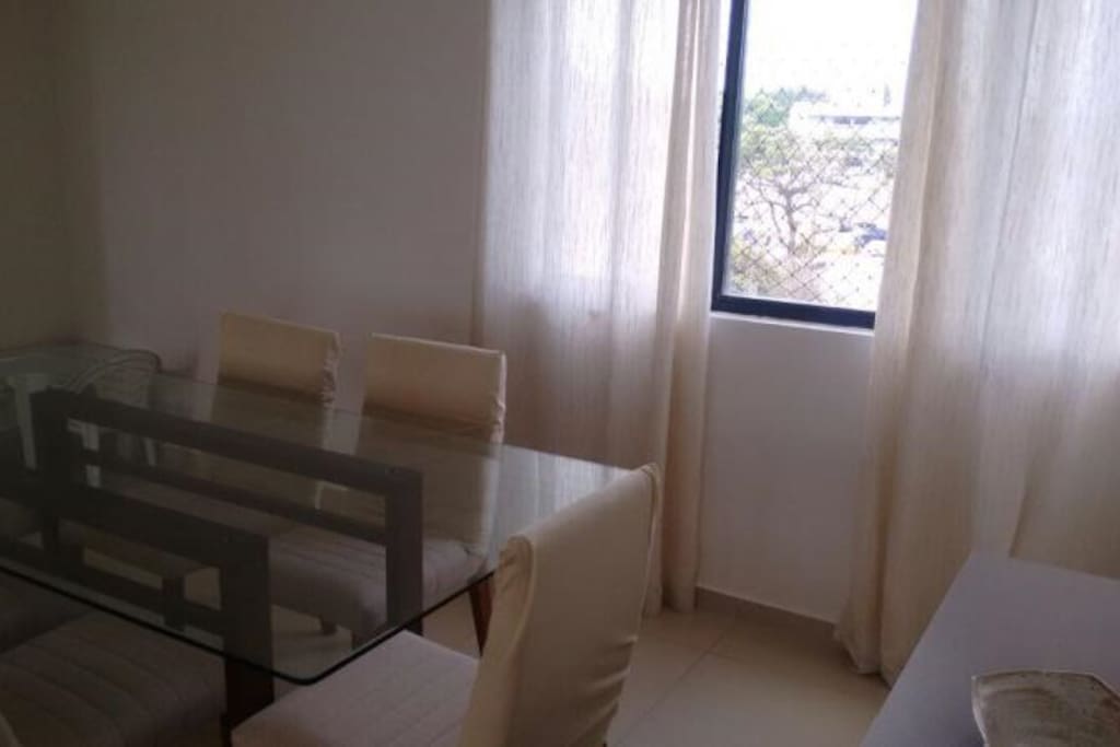 sala de jantar com vista para o mar