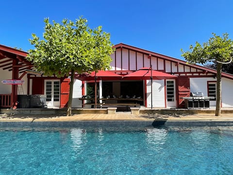 Beautiful Villa with Pool-Jacuzzi-Coin Fitness