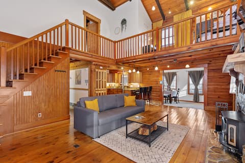 Successful Airbnb property: Chic Lakepoint Cabin in Bartow