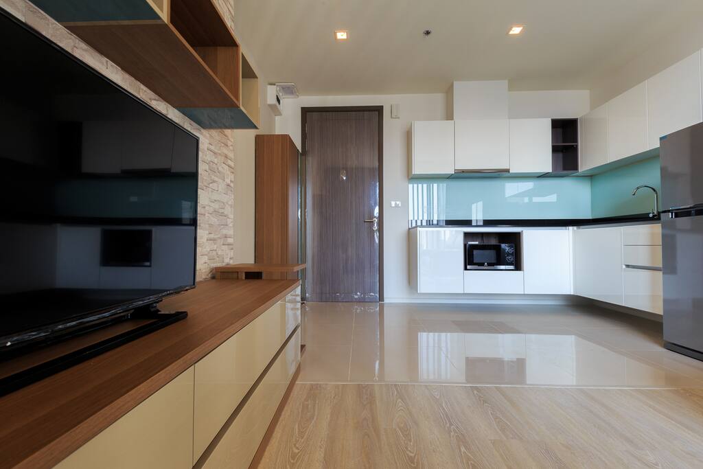 Build-in Kitchen, electric strove, Microwave, Freidge
