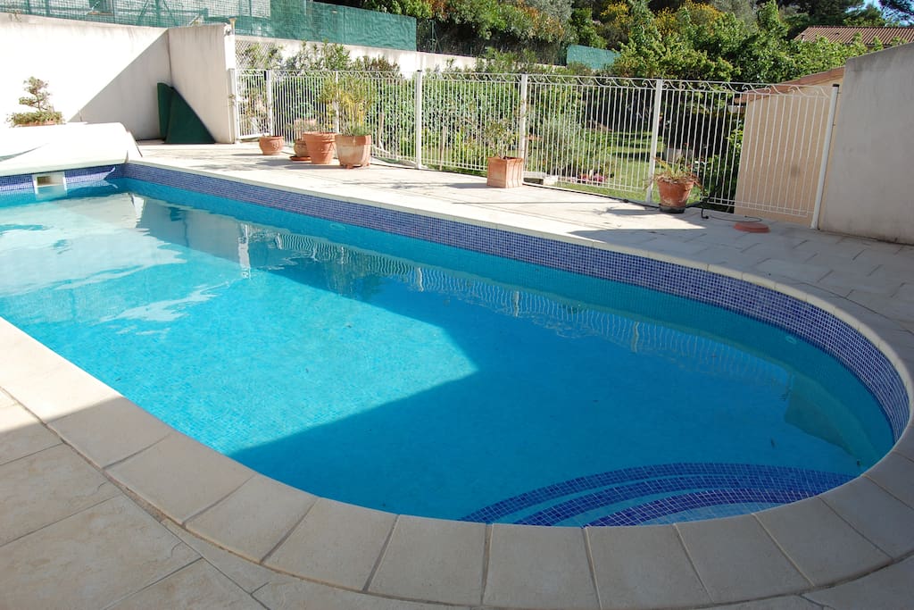 Grande piscine 5x11m, clôturée et sécurisée