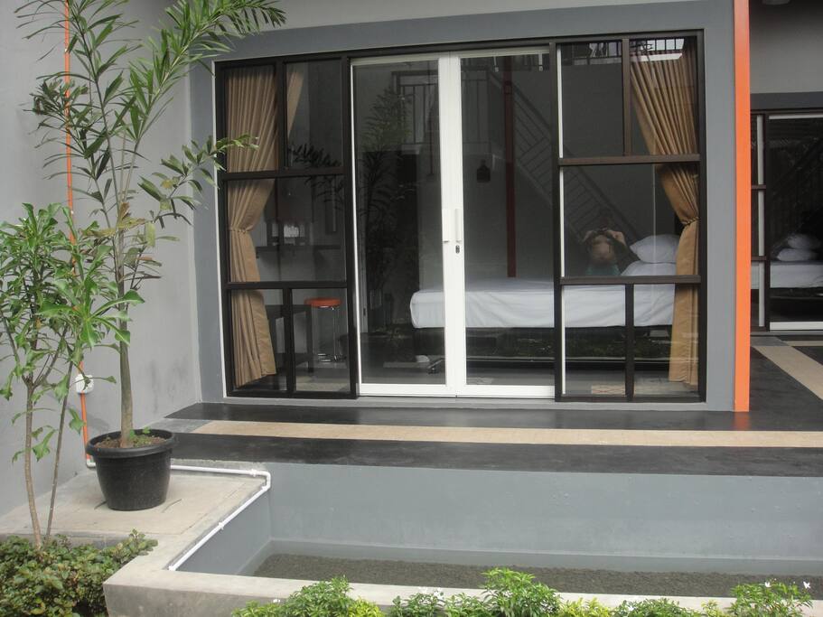 kamar tampak depan