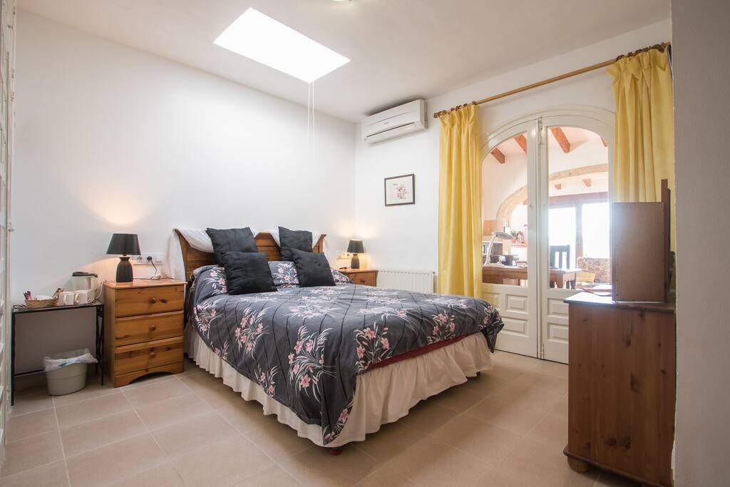 king size bed with skylight