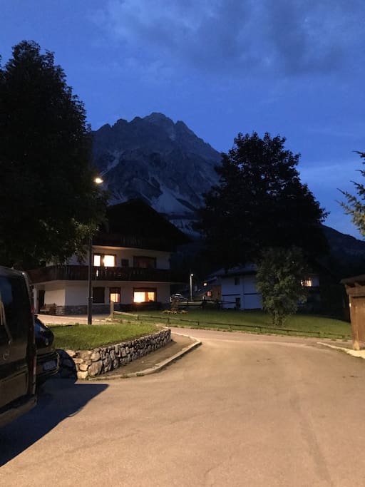 Viale privato dalla casa verso la strada