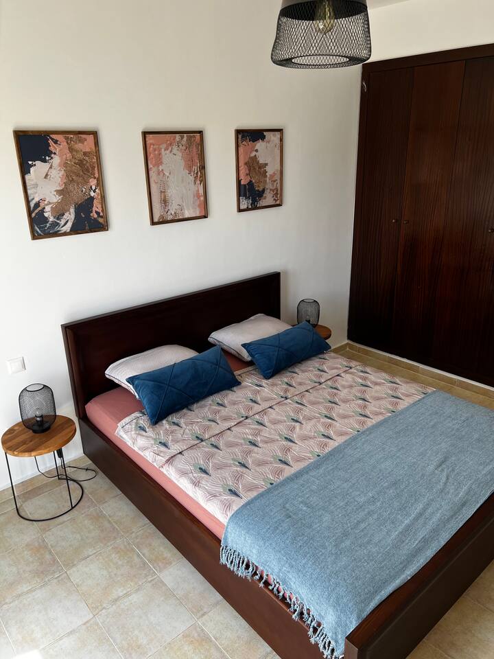 Suite principal con baño principal 
Cama 160 x 200