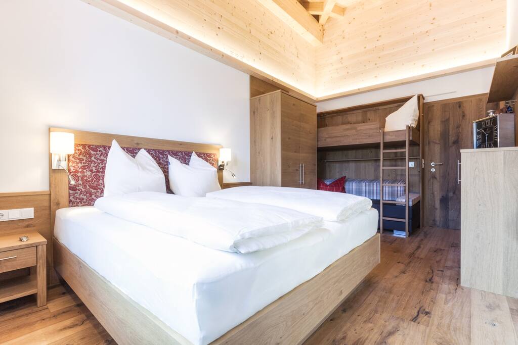 XXL Bett, Schrank, Kombination Etagenbett-Couch Marke Flexinno