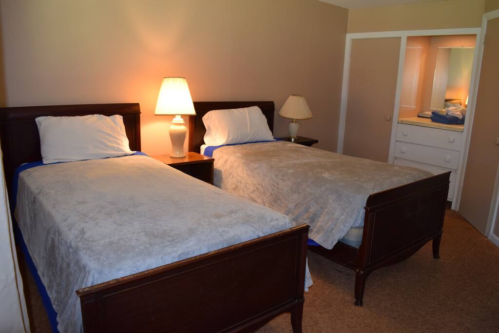 2 single beds