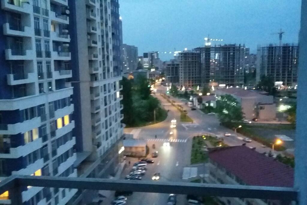 dom nahoditsa 10 etaje eta vid s balkona