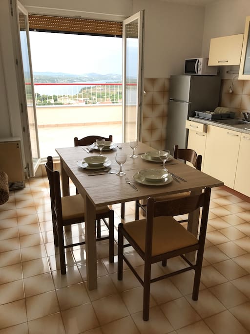 Kitchen with eating area (view of sea)