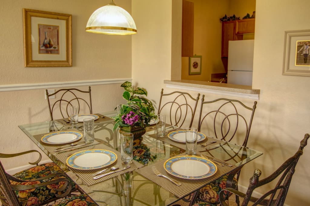 Vacation Condo Dining Area