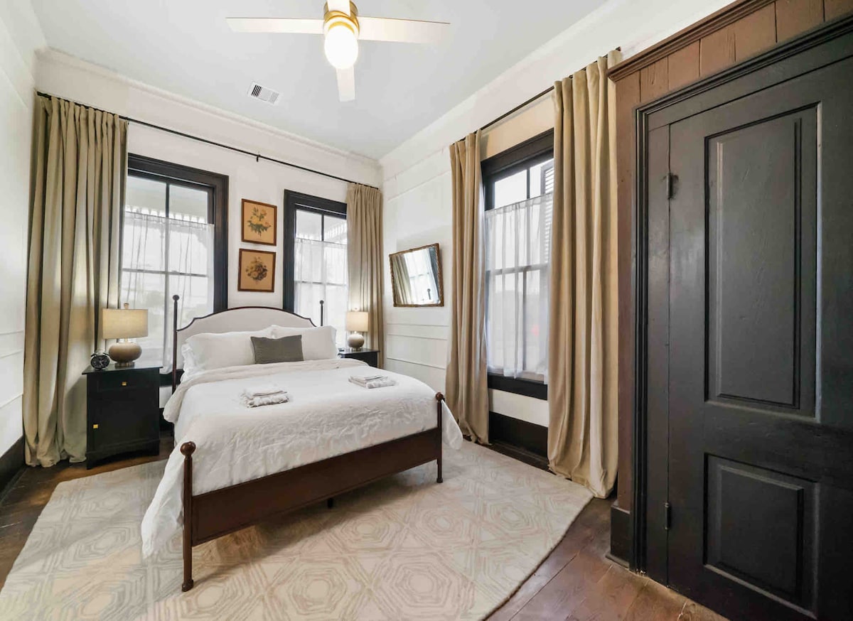 1 of 3 bedrooms. All rooms have fans. This room has blackout curtains. Its not hard to sleep in here on vacation. 