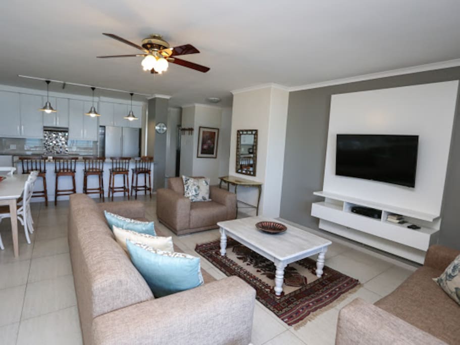 Open plan with kitchen(back), dining and living(TV)