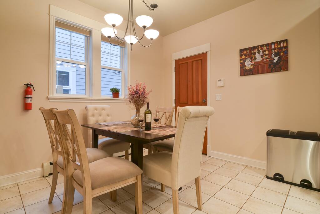 Dining table with seating capacity up to 6 with leaf