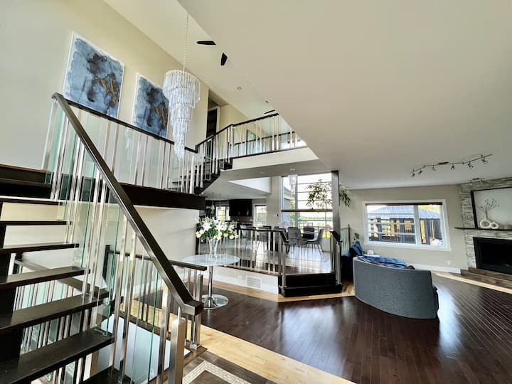 Luxury Waterfront Villa W/ Private In-ground Pool - Hawkesbury