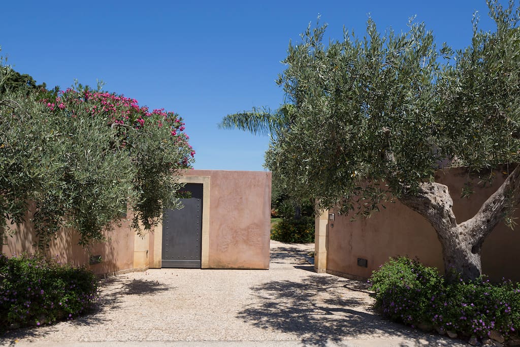 ACCESSO ALLA VILLA