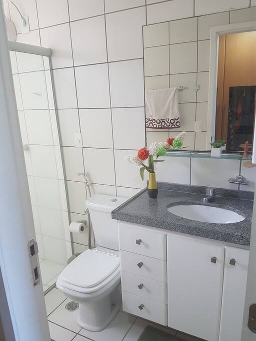 banheiro da suite com banho quente