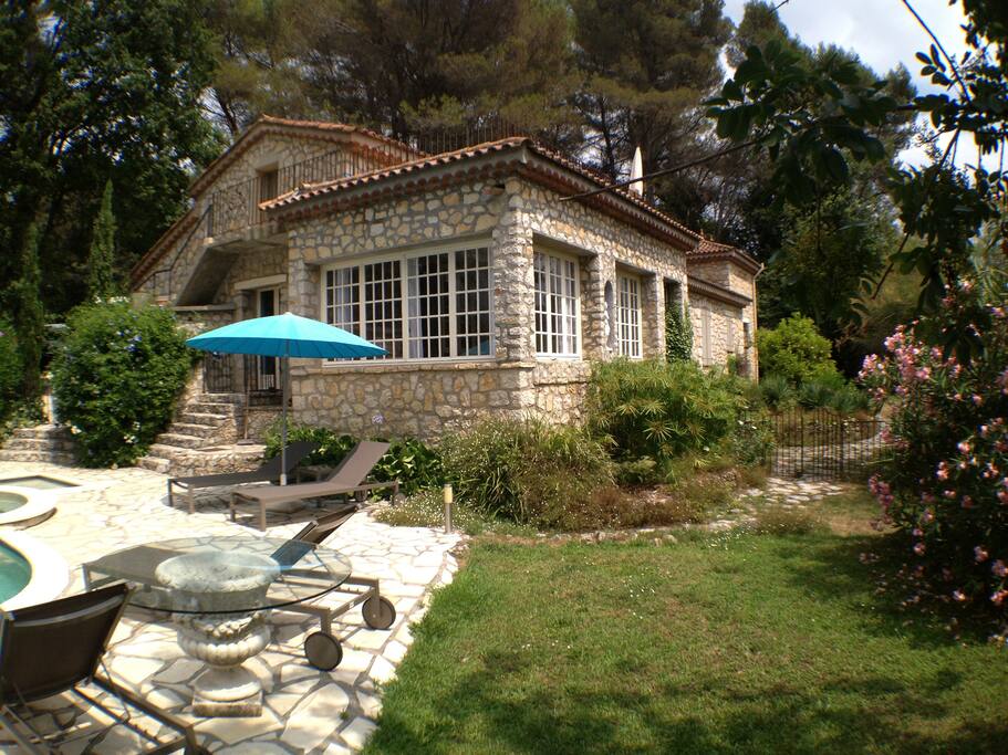 Garden at pool