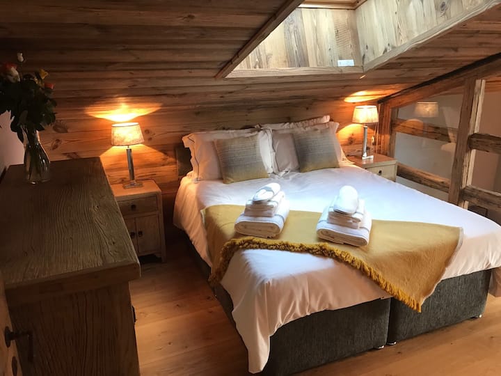 Луксозна спалня (може да бъде единична, ако предпочитате)