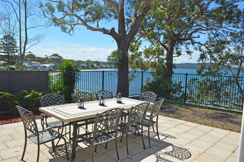 Wanda Magic, 19 Randall Drive - beautiful water front house