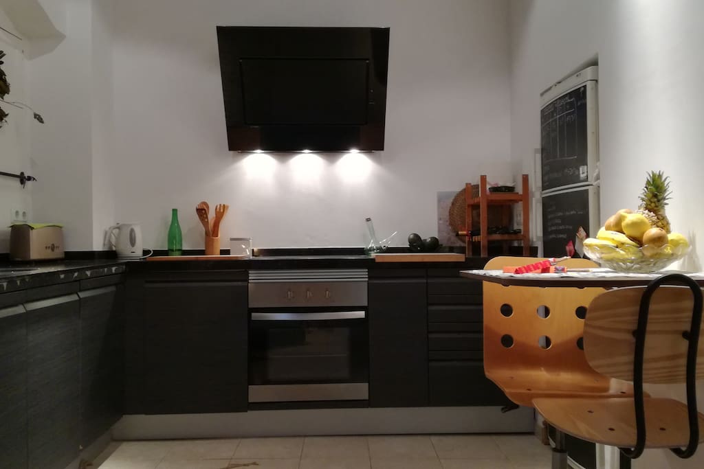 that kitchen is like an spacecraft