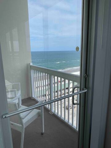 Panoramic Penthouse-THE best views of Daytona