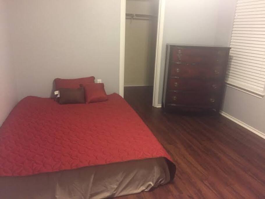 2nd Bedroom upstairs, blow up mattress