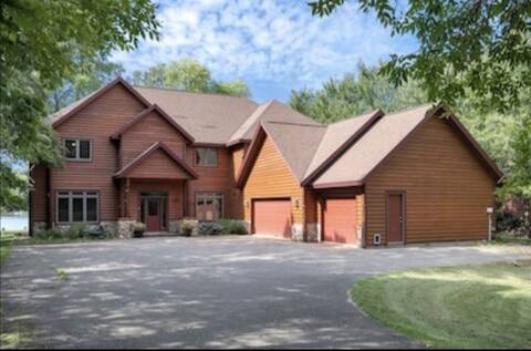 Spacious lakehome perfect for holidays/ new sauna