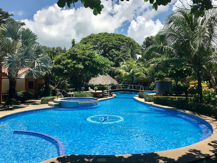 Flat surrounded by beautiful gardens and pool - Apartments for Rent in Coco, Guanacaste Province 