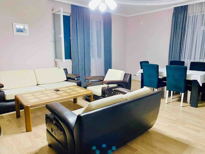 Entire House And Garden Very Central Quit Location - Tbilisi