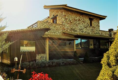Mountain Chalet Livadi - With Jacuzzi & Sauna