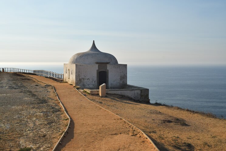 Show full-screen, host-provided image