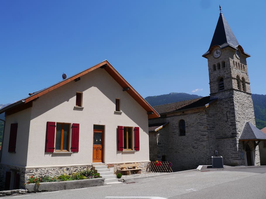 Maison de village en montagne entre Grenoble et Chambéry entièrement rénovée dans le style savoyard