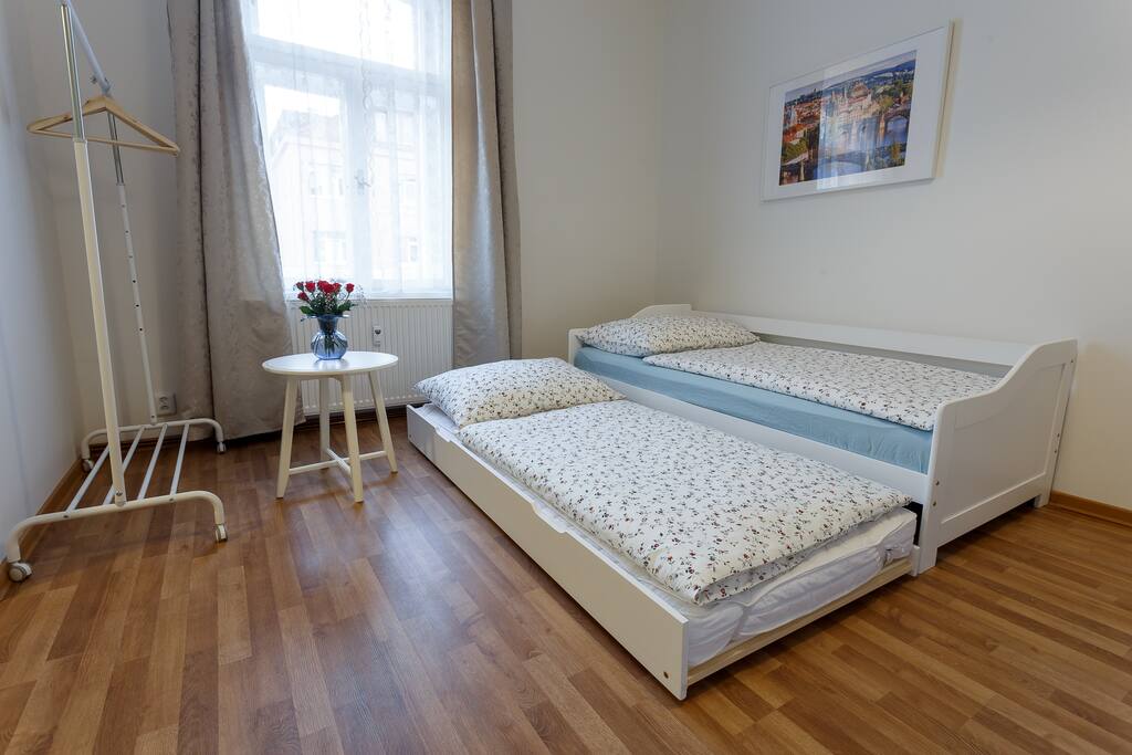 2 single beds