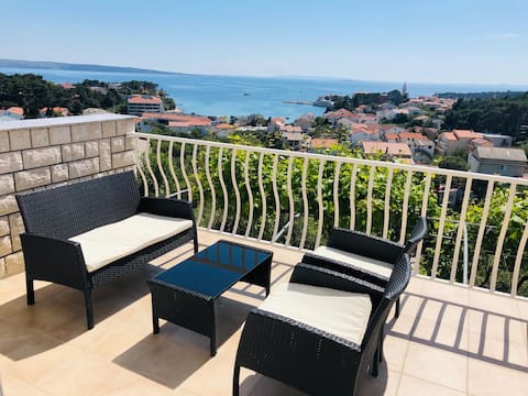 Top Airbnb: Apartment "MALI" with panoramic terrace & sea view in Banjol